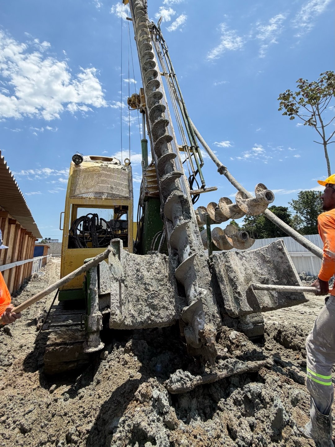 ACTOP GEO — execução de estaca hélice contínua monitorada no Rio de Janeiro